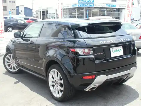 カタログ画像：レンジローバーイヴォーククーペ （RANGE ROVER EVOQUE COUPE） ＨＳＥダイナミック 2015年9月 CBA-LV2A 2000cc サントリーニ・ブラック 燃費10.7km / l バック