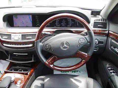 カタログ画像：Ｓクラス （S-CLASS） Ｓ３５０ 2009年9月 DBA-221056 3500cc 燃費8.6km / l 内装