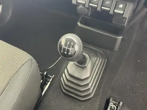 カタログ画像：ジムニーノマド （JIMNY NOMADE） ＦＣ 2025年4月 3BA-JC74W 1500cc アークティックホワイトパール 燃費14.9km / l 内装