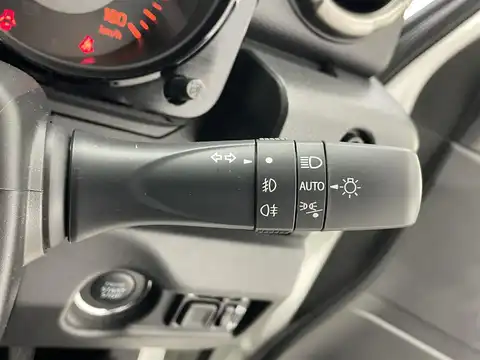 カタログ画像：ジムニーノマド （JIMNY NOMADE） ＦＣ 2025年4月 3BA-JC74W 1500cc アークティックホワイトパール 燃費14.9km / l 内装