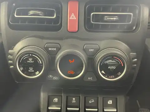 カタログ画像：ジムニーノマド （JIMNY NOMADE） ＦＣ 2025年4月 3BA-JC74W 1500cc ブルーイッシュブラックパール4 燃費14.9km / l 内装