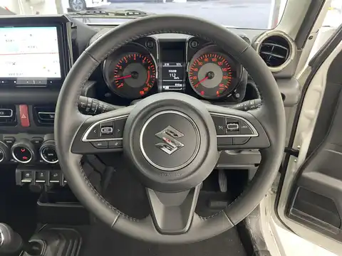 カタログ画像：ジムニーノマド （JIMNY NOMADE） ＦＣ 2025年4月 3BA-JC74W 1500cc アークティックホワイトパール 燃費14.9km / l 内装