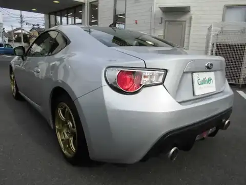 カタログ画像：ＢＲＺ （BRZ） Ｓ 2012年3月 DBA-ZC6 2000cc スターリングシルバー・メタリック 燃費12.4km / l バック