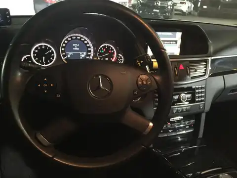 カタログ画像：Ｅクラス （E-CLASS） Ｅ３５０ ４マチック アバンギャルド 2010年8月 DBA-212087C 3500cc カルサイトホワイト（Ｓ） 燃費8.5km / l 内装