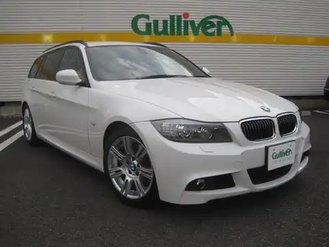 カタログ画像：３シリーズ （3 SERIES） ３２５ｉツーリング Ｍスポーツパッケージ 2011年10月 LBA-UT25 3000cc アルピン・ホワイトⅢ（ソリッド・カラー） 燃費11.4km / l メイン（その他）