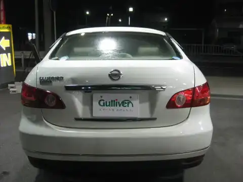 カタログ画像：ブルーバードシルフィ （BLUEBIRD SYLPHY） ２０Ｍ 2008年10月 DBA-KG11 2000cc ホワイトパール（３Ｐ） 燃費16.0km / l バック