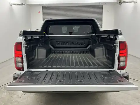 カタログ画像：トライトン （TRITON） ＧＬＳ 2024年2月 3DF-LC2T 2400cc ホワイトダイヤモンド 燃費11.3km / l バック