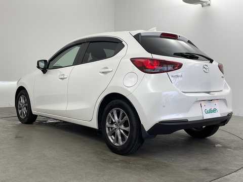 カタログ画像：ＭＡＺＤＡ２ （MAZDA2） １５Ｓプロアクティブ スマートエディションⅡ 2021年6月 5BA-DJLFS 1500cc スノーフレイクホワイトパールマイカ 燃費20.3km / l バック