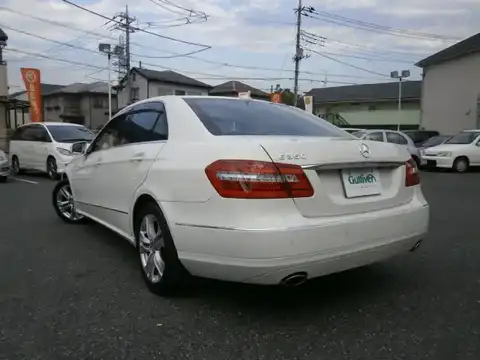 カタログ画像：Ｅクラス （E-CLASS） Ｅ３５０ アバンギャルド 2010年8月 DBA-212056C 3500cc カルサイトホワイト（Ｓ） 燃費9.5km / l バック