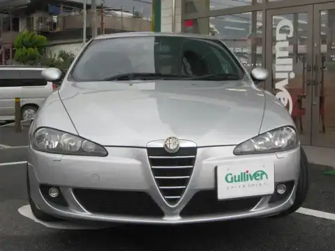 カタログ画像：アルファ１４７ （ALFA 147） ＴＩ ２．０ ツインスパーク セレスピード 2005年9月 GH-937AB 2000cc ナヴォーナグレー（メタリックカラー） 燃費9.5km / l フロント