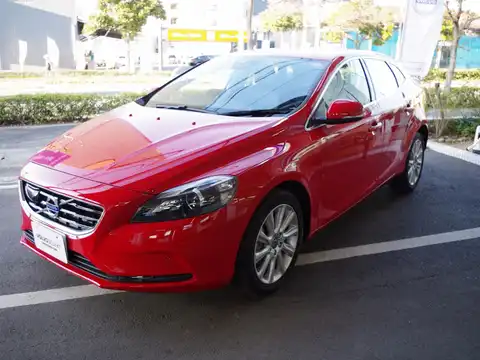 カタログ画像：Ｖ４０ （V40） Ｔ３ ＳＥ 2015年8月 DBA-MB4154T 1500cc パッションレッド 燃費16.5km / l 外装