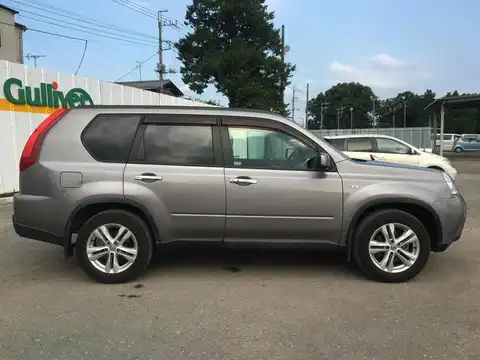 カタログ画像：エクストレイル （X-TRAIL） ２０Ｘ 2010年7月 DBA-NT31 2000cc ブリリアントシルバー（Ｍ）orブレードシルバー（Ｍ） 燃費13.2km / l 外装