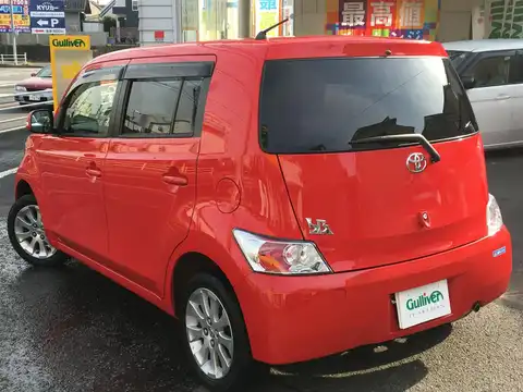 カタログ画像：ｂＢ （bB） Ｚ Ｌパッケージ 2013年2月 CBA-QNC25 1300cc シャイニングレッド 燃費14.2km / l バック