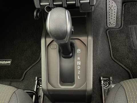 カタログ画像：ジムニー （JIMNY） ＸＧ 2025年11月 3BA-JB64W 660cc 燃費14.3km / l メイン