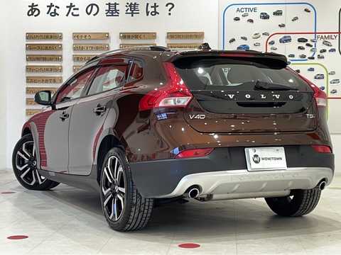 カタログ画像：Ｖ４０ （V40） クロスカントリー Ｔ５ ＡＷＤ モメンタム 2016年7月 CBA-MB420XC 2000cc リッチジャバメタリック 燃費14.8km / l バック