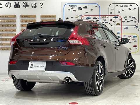 カタログ画像：Ｖ４０ （V40） クロスカントリー Ｔ５ ＡＷＤ モメンタム 2016年7月 CBA-MB420XC 2000cc リッチジャバメタリック 燃費14.8km / l バック