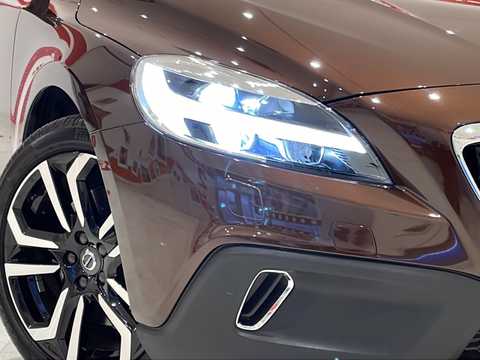 カタログ画像：Ｖ４０ （V40） クロスカントリー Ｔ５ ＡＷＤ モメンタム 2016年7月 CBA-MB420XC 2000cc リッチジャバメタリック 燃費14.8km / l 外装