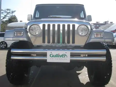 カタログ画像：ジープ・ラングラー （JEEP WRANGLER） プラチナエディション 2000年6月 GF-TJ40S 4000cc シルバーストーンメタリック 燃費6.2km / l フロント