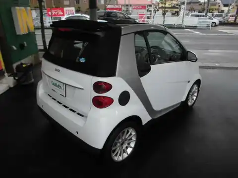 カタログ画像：スマートフォーツーカブリオ （SMART FORTWO CABRIO） ベースグレード 2007年10月 CBA-451431 1000cc クリスタルホワイト 燃費18.6km / l バック