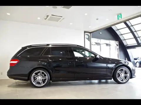 カタログ画像：Ｅクラスステーションワゴン （E-CLASS STATIONWAGON） Ｅ２５０ ＣＧＩブルーエフィシェンシー ステーションワゴン 2010年8月 DBA-212247C 1800cc オブシディアンブラック（Ｍ） 燃費11.0km / l 外装