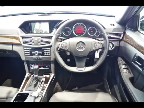 カタログ画像：Ｅクラスステーションワゴン （E-CLASS STATIONWAGON） Ｅ２５０ ＣＧＩブルーエフィシェンシー ステーションワゴン 2010年8月 DBA-212247C 1800cc オブシディアンブラック（Ｍ） 燃費11.0km / l 内装