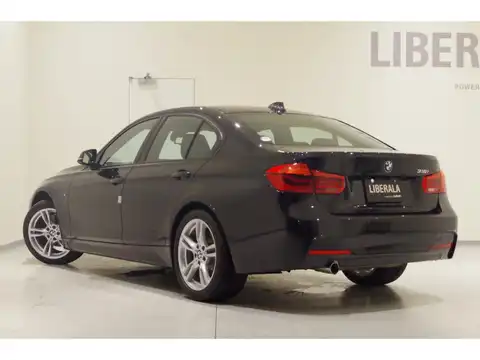 カタログ画像：３シリーズ （3 SERIES） ３１８ｉ Ｍスポーツ 2018年1月 DBA-8E15 1500cc ブラック・サファイア 燃費17.2km / l バック