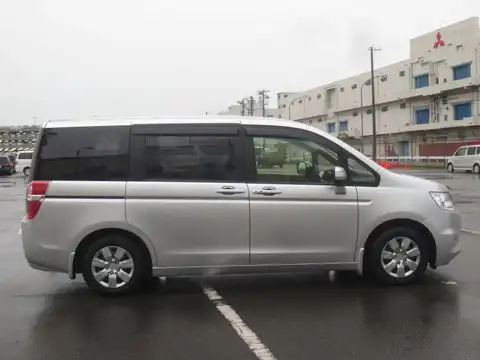 カタログ画像：ステップワゴン （STEPWAGON） Ｇ コンフォートセレクション 2013年12月 DBA-RK2 2000cc スーパープラチナ・メタリック 燃費13.6km / l 外装