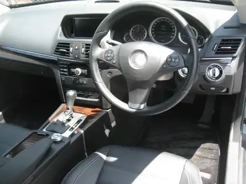 カタログ画像：Ｅクラス （E-CLASS） Ｅ３５０ クーペ 2009年7月 DBA-207356 3500cc オブシディアンブラック（Ｍ）orブラック（Ｓ） 燃費9.1km / l 内装