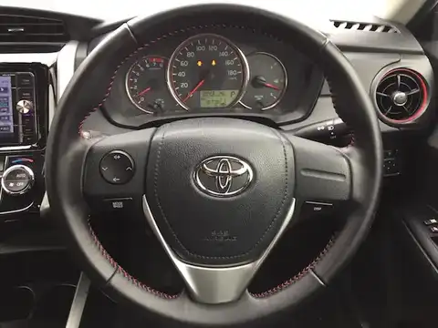 カタログ画像：カローラフィールダー （COROLLA FIELDER） １．５Ｇ プラスレッド 2016年5月 DBA-NRE161G 1500cc シルバーメタリック 燃費23.0km / l 内装