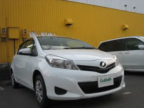 カタログ画像：ヴィッツ （VITZ） Ｆ Ｍパッケージ 2012年5月 DBA-KSP130 1000cc スーパーホワイトⅡ 燃費20.8km / l メイン（その他）