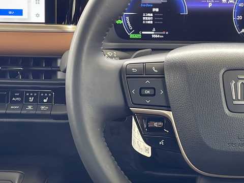 カタログ画像：クラウンクロスオーバー （CROWN CROSSOVER） ＲＳアドバンスド・ザ リミテッド－マットメタル 2023年12月 5AA-TZSH35 2400cc 燃費15.7km / l 内装