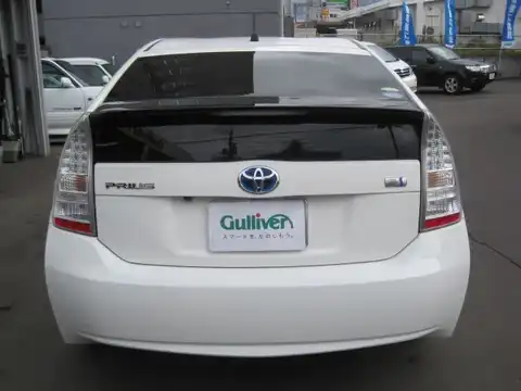 カタログ画像：プリウス （PRIUS） Ｌ 2009年5月 DAA-ZVW30 1800cc 燃費32.6km / l バック