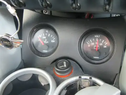 カタログ画像：ＭＩＮＩ （MINI） クーパーＳ 2002年3月 GH-RE16 1600cc ピュア・シルバーｏｒダーク・シルバー 燃費11.6km / l 内装