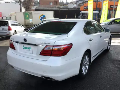 カタログ画像：ＬＳ （LS） ＬＳ６００ｈ バージョンＵ 2011年6月 DAA-UVF45 5000cc ホワイトパールクリスタルシャイン 燃費11.0km / l バック