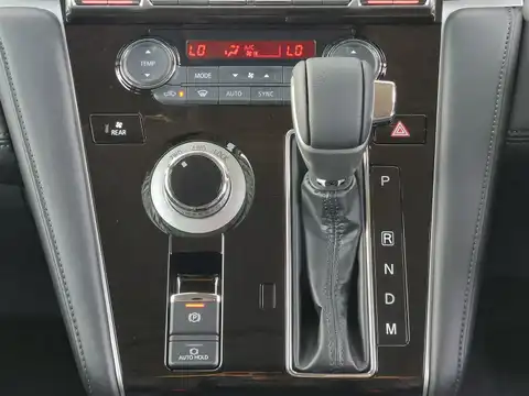 カタログ画像：デリカＤ：５ （DELICA D:5） シャモニー（電動サイドステップ非装着車） 2025年5月 3DA-CV1W 2200cc ブラックダイヤモンド×ブラックマイカ 燃費12.6km / l 内装