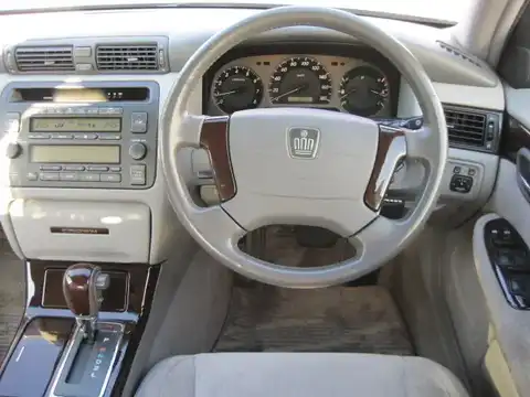 カタログ画像：クラウン （CROWN） ロイヤルエクストラＦｏｕｒ Ｑパッケージ 2001年8月 TA-JZS173 2500cc シルバーメタリック 燃費9.2km / l 内装