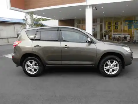 カタログ画像：ＲＡＶ４ （RAV4） スタイル 2010年8月 DBA-ACA31W 2400cc ブロンズマイカメタリック 燃費12.6km / l 外装