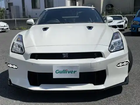 カタログ画像：ＧＴ－Ｒ （GT-R） ＧＴ－Ｒ ブラックエディション 2023年4月 4BA-R35 3800cc ブリリアントホワイトパール（３Ｐ） 燃費7.8km / l メイン