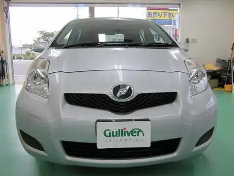 カタログ画像：ヴィッツ （VITZ） Ｆ 2008年9月 DBA-SCP90 1300cc シルバーマイカメタリックorミディアムシルバーメタリック 燃費19.6km / l フロント