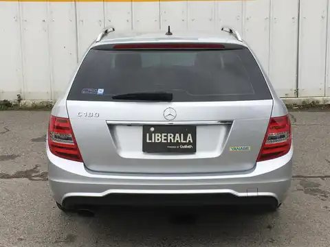 カタログ画像：Ｃクラスステーションワゴン （C-CLASS STATIONWAGON） Ｃ１８０ ステーションワゴン アバンギャルド 2013年8月 DBA-204249 1800cc イリジウムシルバー（Ｍ）orパラジウムシルバー（Ｍ）orダイヤモンドシルバー（Ｍ） 燃費13.2km / l バック