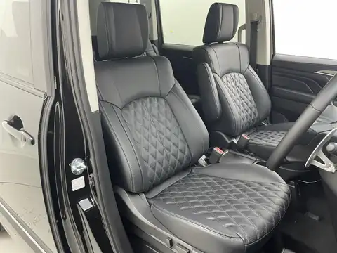 カタログ画像：デリカＤ：５ （DELICA D:5） シャモニー（電動サイドステップ非装着車） 2025年5月 3DA-CV1W 2200cc ブラックダイヤモンド×ブラックマイカ 燃費12.6km / l フロント