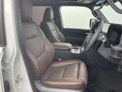 カタログ画像：ランドクルーザー２５０ （LAND CRUISER 250） ＺＸ 2024年4月 3DA-GDJ250W 2800cc プラチナホワイトパールマイカ 燃費11.0km / l フロント