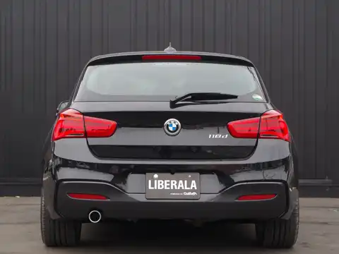 カタログ画像：１シリーズ （1 SERIES） １１８ｄ Ｍスポーツ 2016年5月 LDA-1S20 2000cc ブラック・サファイア（メタリック・カラー） 燃費22.2km / l バック