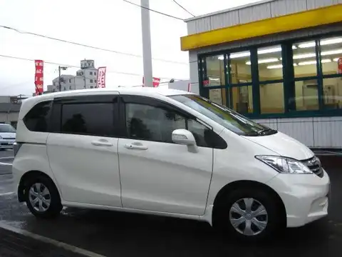 カタログ画像：フリード （FREED） Ｇ 2012年4月 DBA-GB3 1500cc プレミアムホワイト・パール 燃費16.6km / l 外装