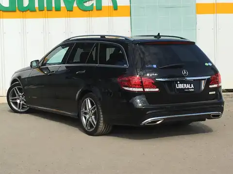 カタログ画像：Ｅクラスステーションワゴン （E-CLASS STATIONWAGON） Ｅ２５０ ステーションワゴン アバンギャルド 2013年5月 RBA-212236C 2000cc オブシディアンブラック（Ｍ） 燃費15.5km / l バック