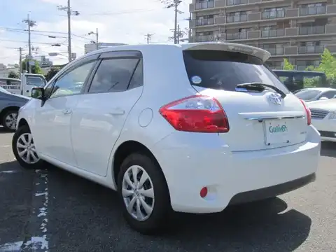 カタログ画像：オーリス （AURIS） １５０Ｘ 2010年10月 DBA-NZE151H 1500cc ホワイトパールクリスタルシャイン 燃費20.0km / l バック