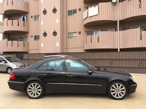 カタログ画像：Ｅクラス （E-CLASS） Ｅ３５０ アバンギャルド 2005年8月 DBA-211056C 3500cc エメラルドブラック（Ｍ）orオブシディアンブラック（Ｍ） 燃費8.6km / l 外装