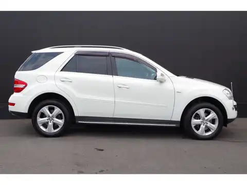 カタログ画像：Ｍクラス （M-CLASS） ＭＬ３５０ ブルーテック ４マチック リミテッド フォーセブンサミッツ バイケンノグチ 2010年5月 FDA-164125 3000cc カルサイトホワイト（Ｓ） 外装