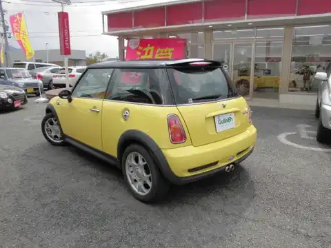 カタログ画像：ＭＩＮＩ （MINI） クーパーＳ 2002年3月 GH-RE16 1600cc リキッド・イエロー 燃費11.6km / l バック