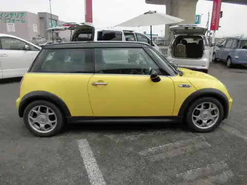 カタログ画像：ＭＩＮＩ （MINI） クーパーＳ 2002年3月 GH-RE16 1600cc リキッド・イエロー 燃費11.6km / l 外装